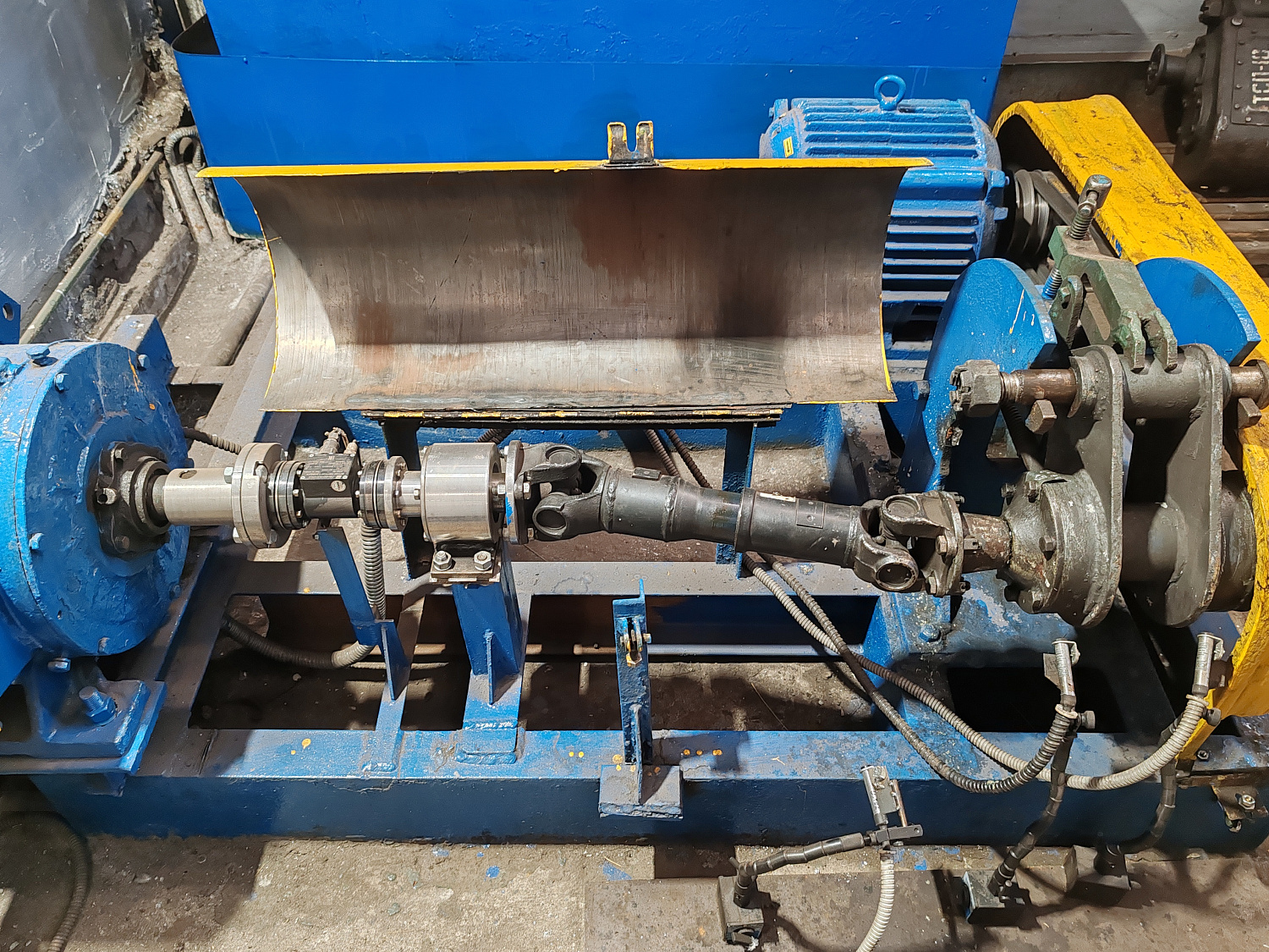 ЗАО «Гомельский ВСЗ» модернизировал и внедрил в производство стенд для испытания (обкатки) редукторов и промежуточных опор приводов генераторов пассажирских вагонов от торца оси колёсной пары.